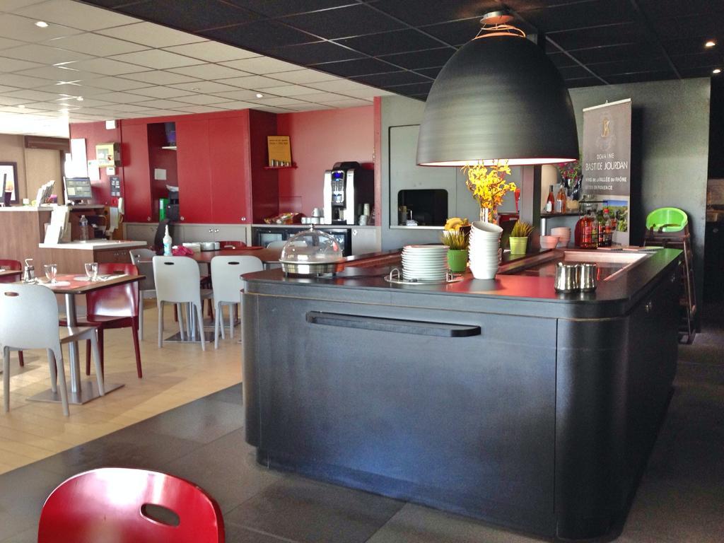 Hotel Campanile Bollene A7 Zewnętrze zdjęcie